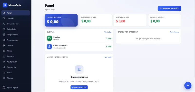 MoneyCash dashboard in Spanish: net worth, monthly income and expense cards, an accounts list, and a sidebar covering budgets, debts, goals, reports and the AI assistant.